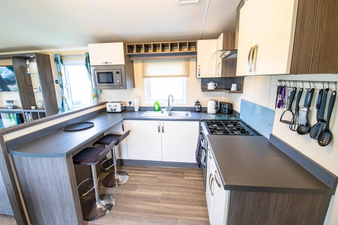 Big Skies Platinum Plus Holiday Home With Wifi, Netflix, Dishwasher, Decking Camber Exterior photo
